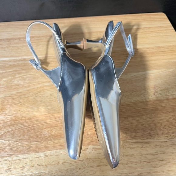 BCBG Silver Kitten Heels Size 7.5 - Picture 5 of 10